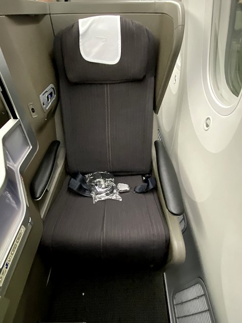 20FF_BA633_03 Club World rear-facing window seat 7K