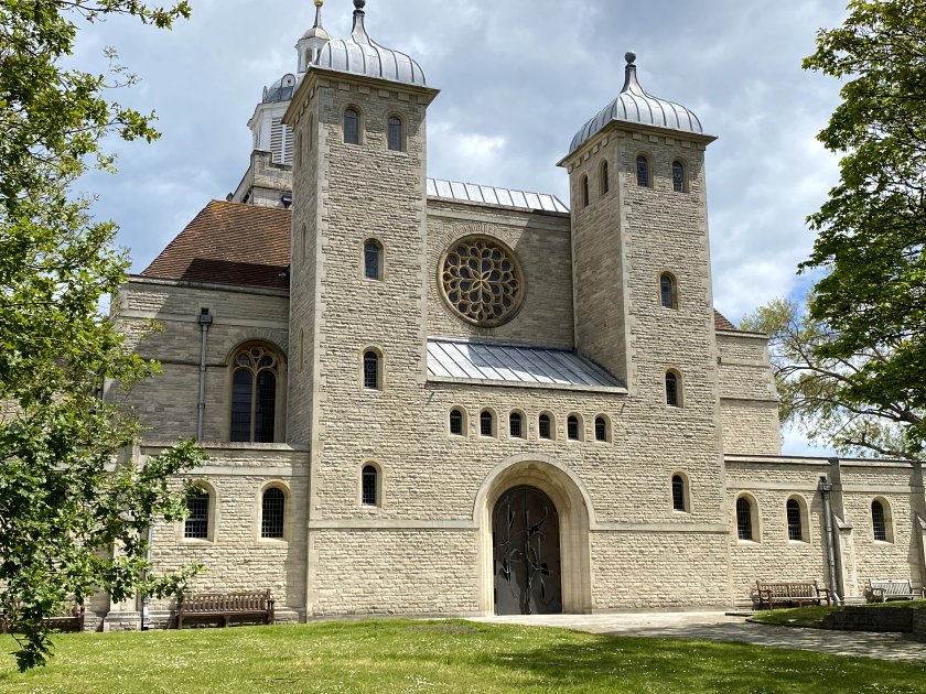 The west façade is even newer than the nave, having been added in 1991