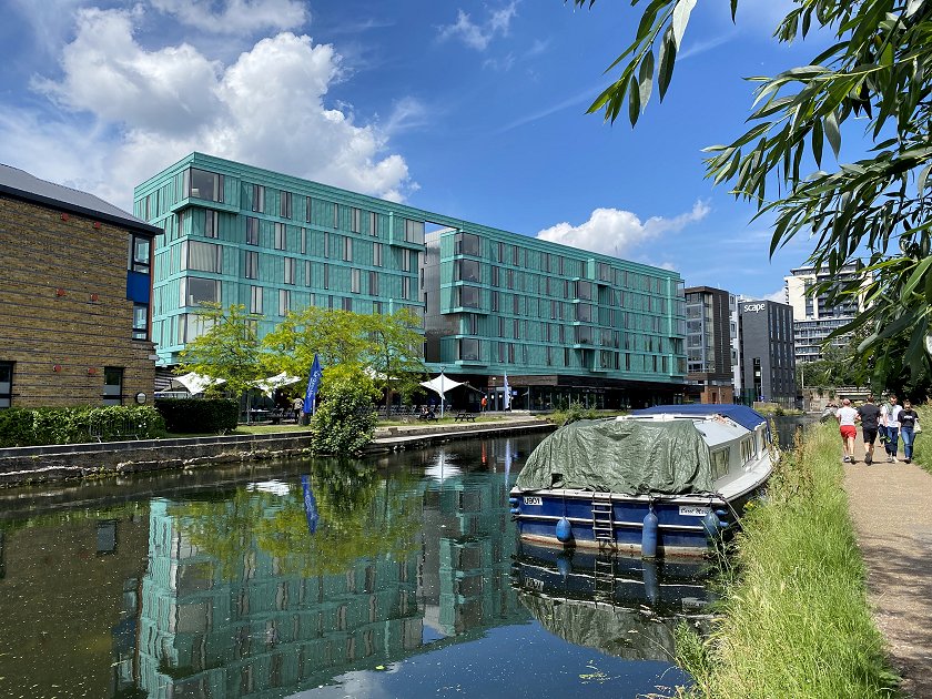 We began by walking the towpath of Regent's Canal, on the western side of Mile End Park