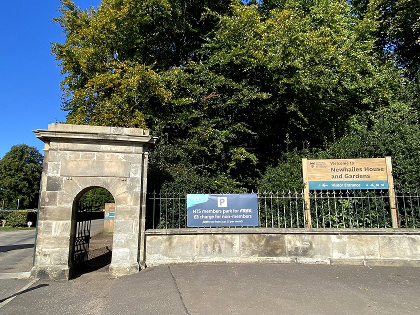 Main entrance to the estate
