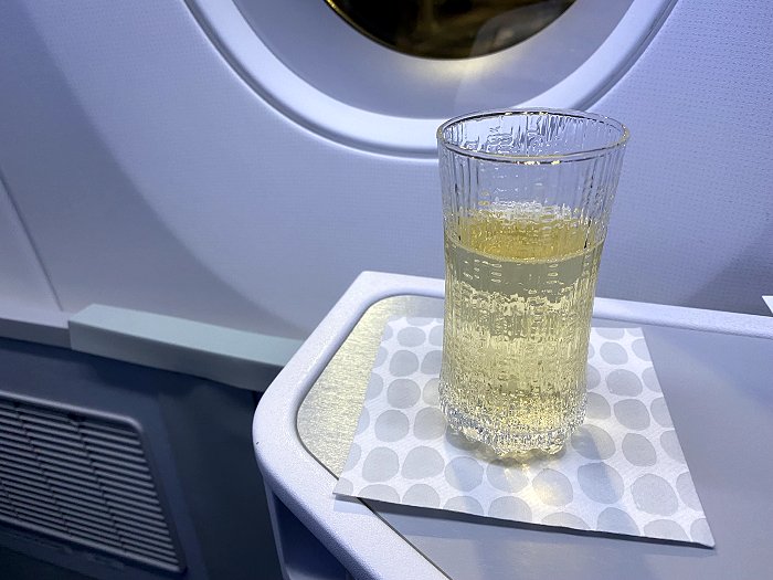 A generous helping of champagne, served in the gorgeous Finnair glassware