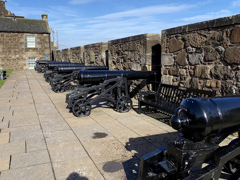 One reason why Stirling Castle was a defensive stronghold