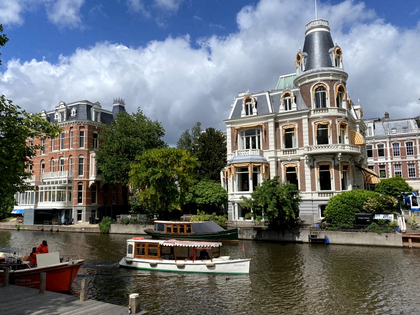 An attractive scene on the Singel Canal, by Museum Bridge