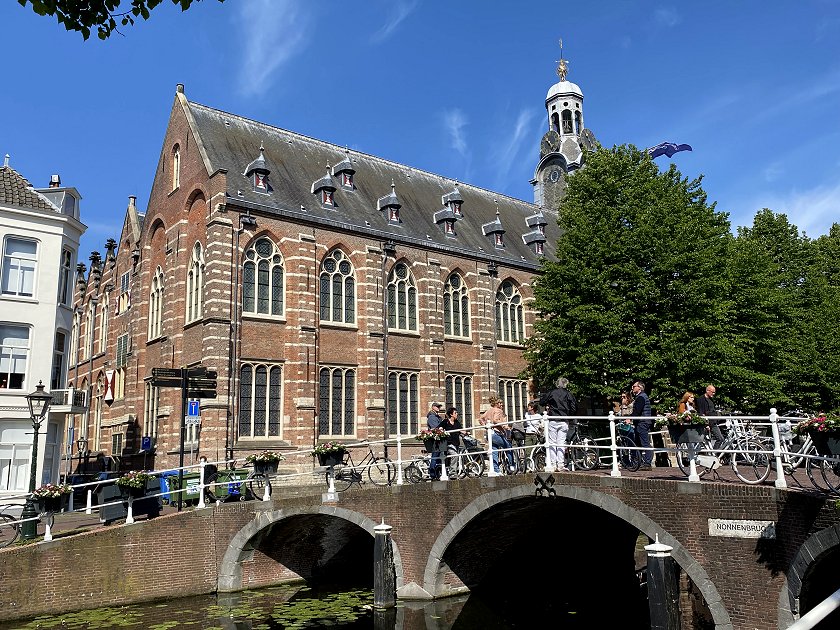 At the same location is the Academy Building of Leiden University
