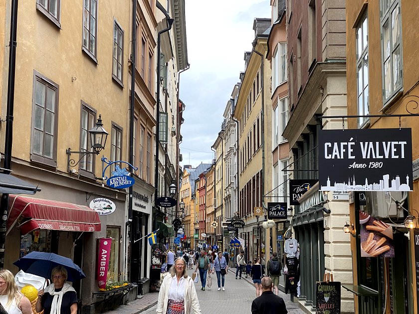Walking along Västerlänggatan