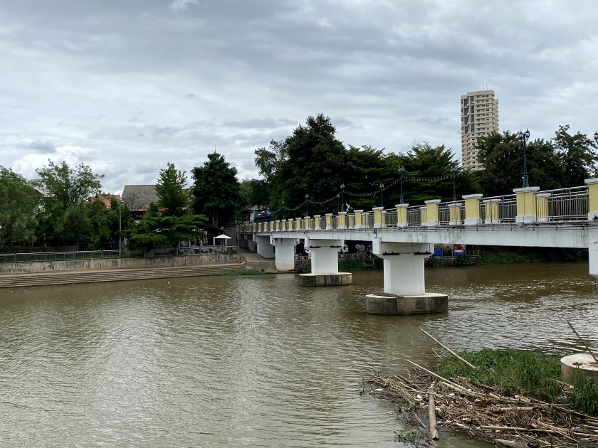 Chansom Memorial Bridge, from Chinatown