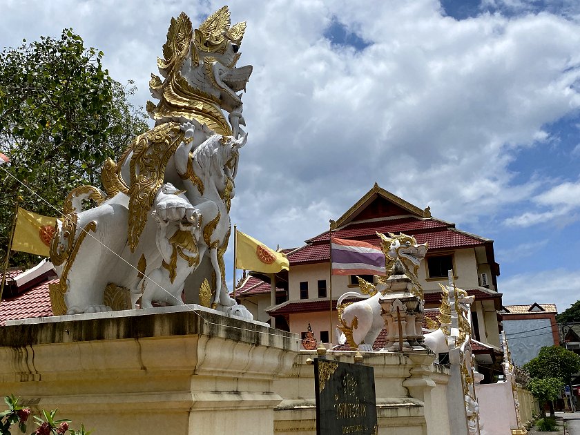Approaching the entrance of Wat Phra Singh