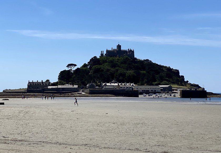 Newly arrived in Marazion and there's my objective, at low tide